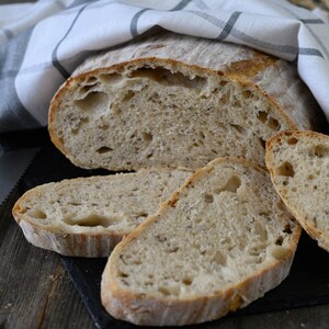 V dnešnom článku vám predstavíme recept, ako upiecť chlieb krok po kroku.